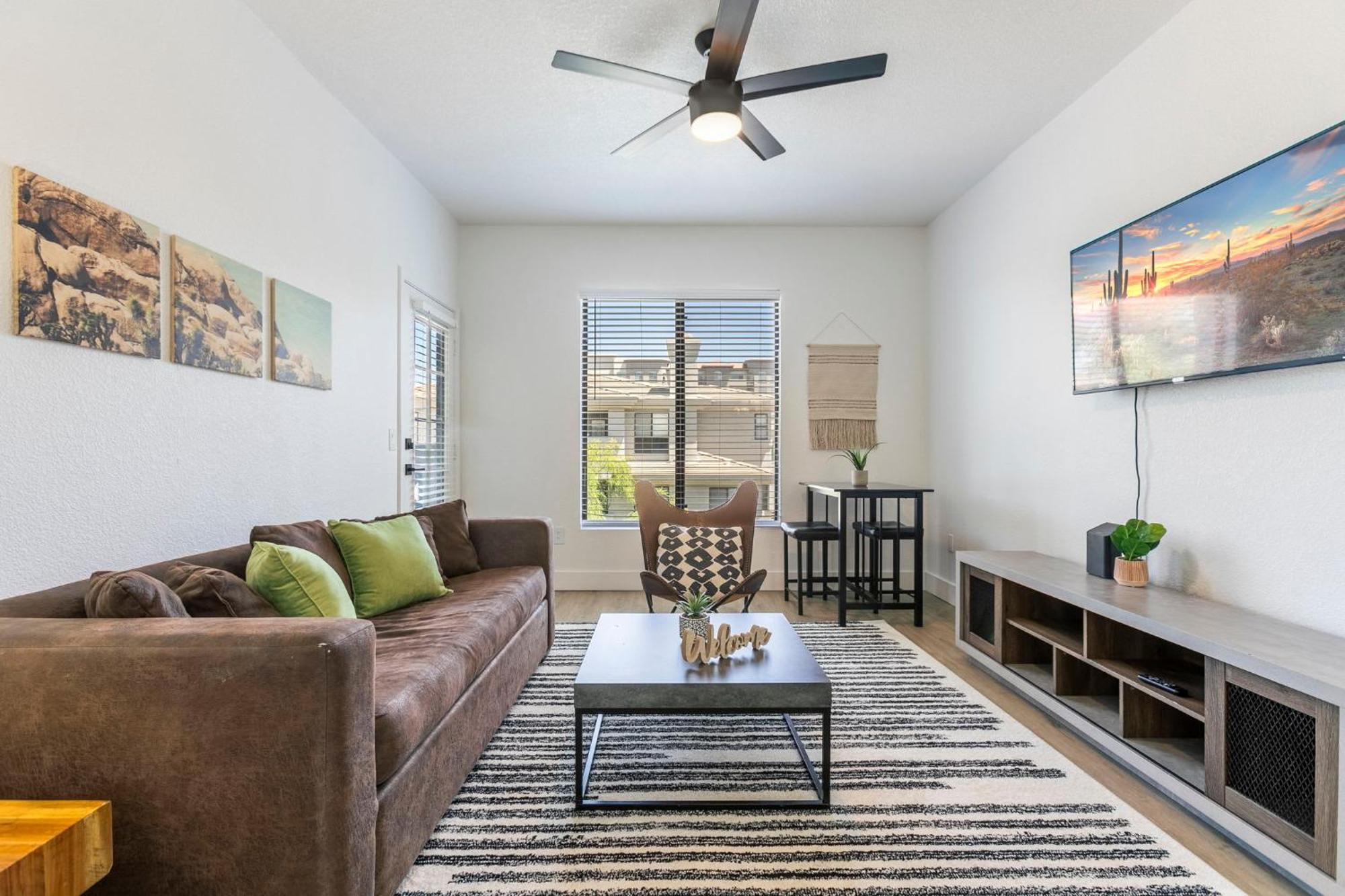 Cozysuites At Kierland Commons With Pool #13 Apartment